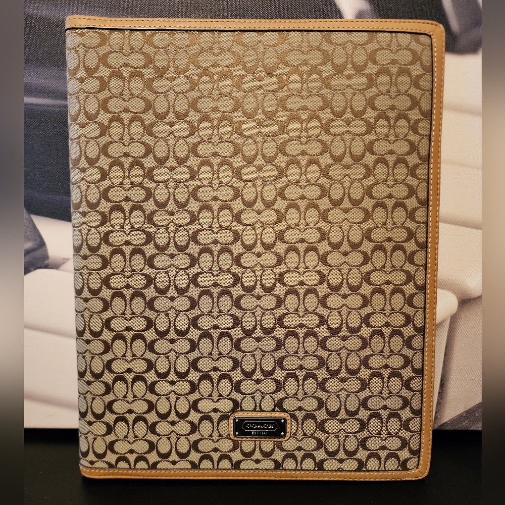 GUC COACH Signature Portfolio 70299 Retail $158